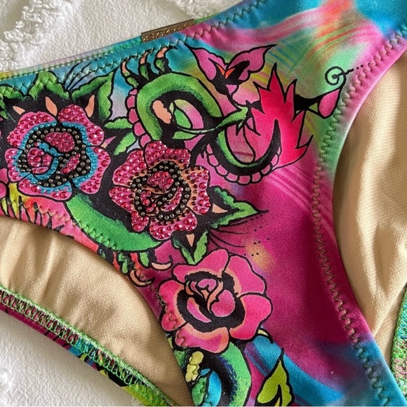 Not for sale (ISO) in search of whole bikini. - Picture 6 of 6